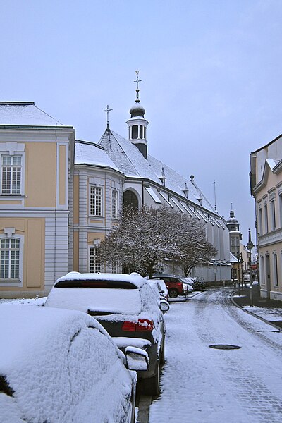 File:Schlosskirche bei Schnee.jpg