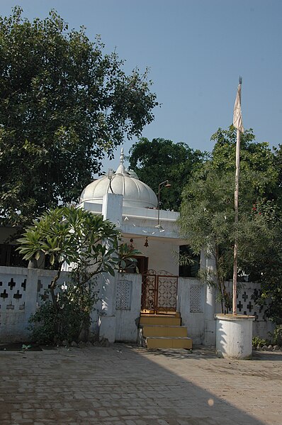 File:Shiv mandir (Sangatpur, phagwara) - panoramio.jpg