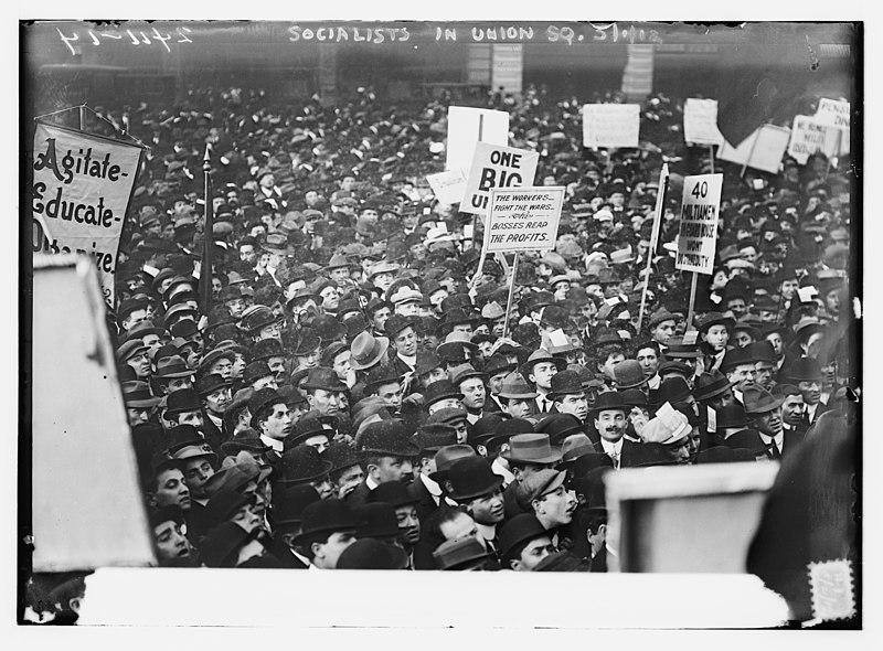 800px-Socialists_in_Union_Square%2C_N.Y.C.