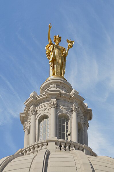 File:Statue atop the Wisconsin State Capitol Building titled "Wisconsin".jpg