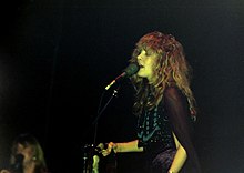 Stevie Nicks durante il tour europeo del 1977 (foto di Klaus Hiltscher)
