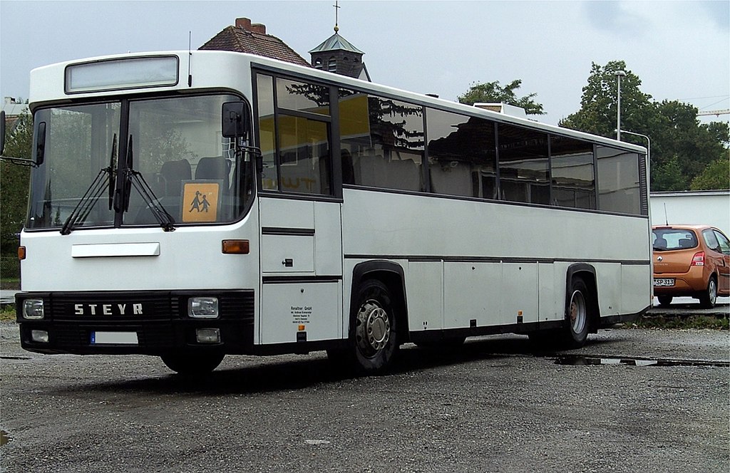 Die Steyr-Daimler-Puch AG  1024px-Steyr_Bus