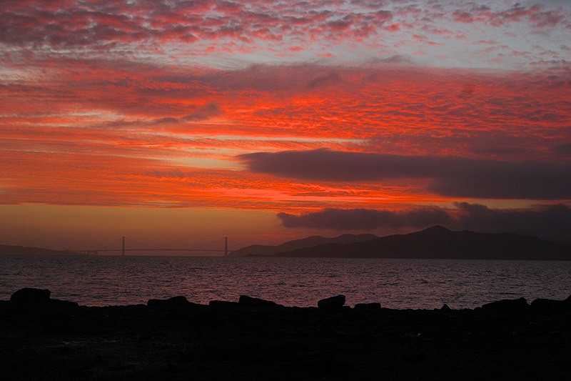 File:Sunset over Golden Gate Bridge (view from Albany Bulb) - panoramio.jpg