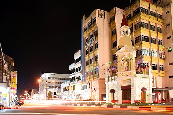 Kota Road at night