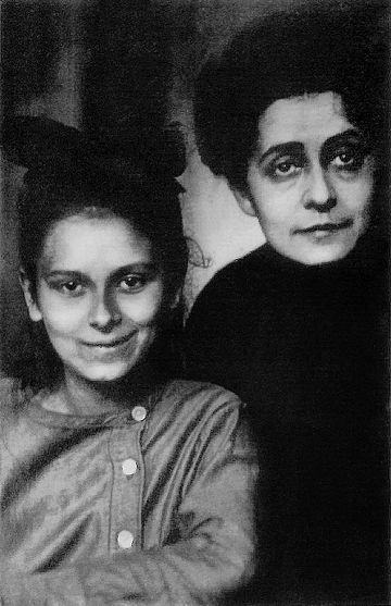Ariadna avec sa mère à Moscou (1918)