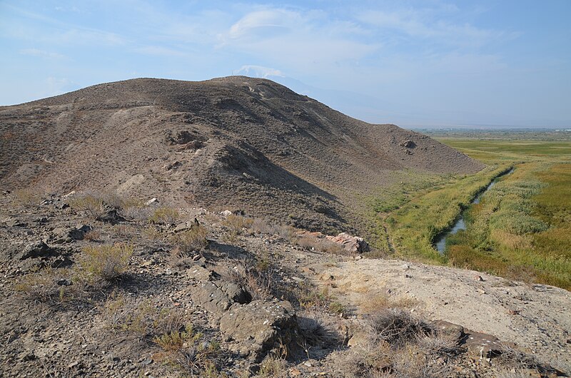 File:The citadel and palace (Hill II), Artaxata, the capital of ancient Armenia, Armenia (30607040457).jpg