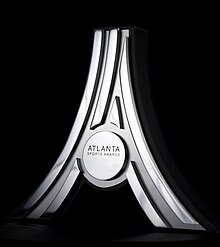 جام اعطا شده در 2012 Atlanta Sports Awards..jpg