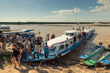 Tonle Sap boat.jpg