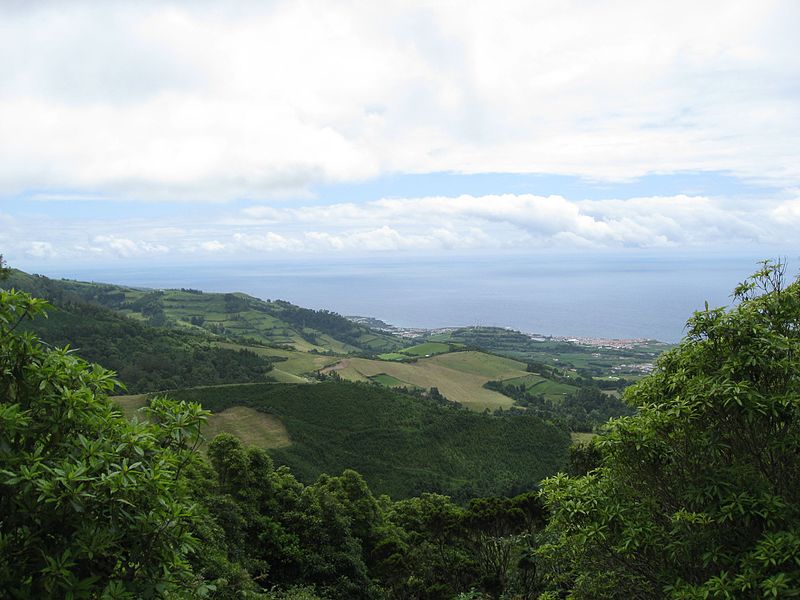 File:Trail to Lago do Fogo, São Miguel Island, Azores - panoramio - Eduardo Manchon (9).jpg