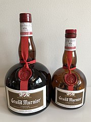 Две бутылки Grand Marnier.jpg 