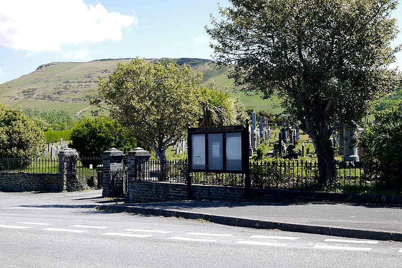 File:Tywyn Cemetery.jpg