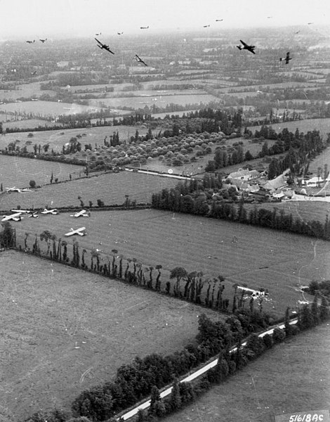 File:US glider reinforcements arrive on D-Day 1944.jpg
