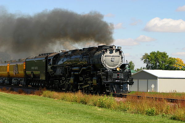 Union Pacific Challenger No. 3985 runs through Alton, Iowa, on October 1, 2008