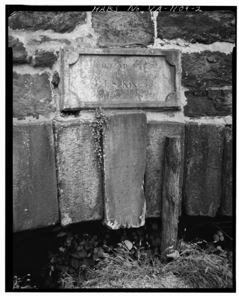 File:VERTICAL VIEW, DETAIL OF KEYSTONE AND INSCRIBED STONE ABOVE - James River and Kanawha Canal Bridge, Ninth Street between Jefferson Street and James River, Lynchburg, Lynchburg, HABS VA,16-LYNBU,58-A-2.tif