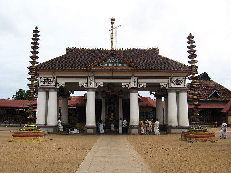 File:Vaikom Temple.JPG