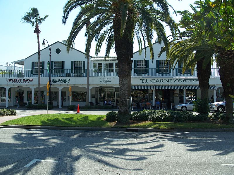 File:Venice FL Valencia Hotel and Arcade02.jpg