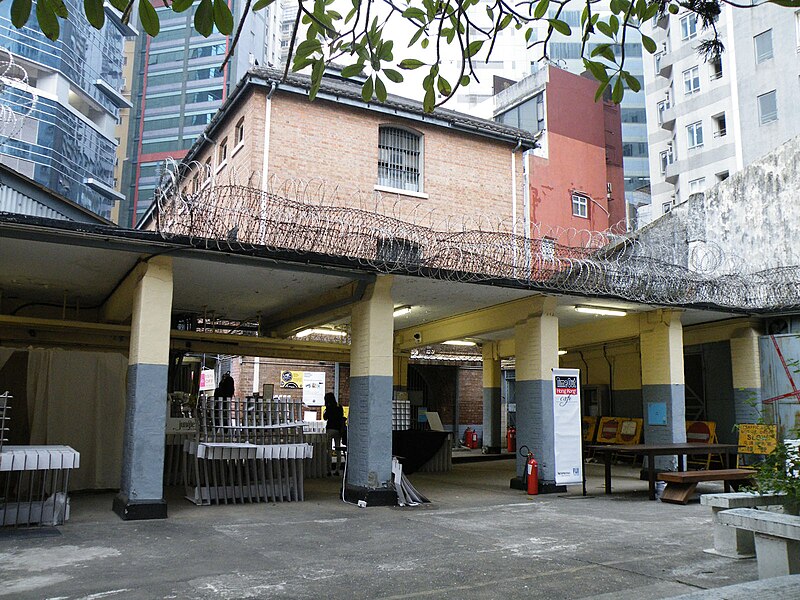 File:Victoria Prison hall E 201012.JPG