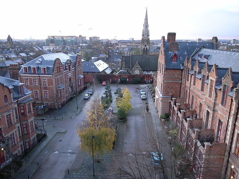 File:View from the roof of the German Hospital, Dalston (3058841015).jpg