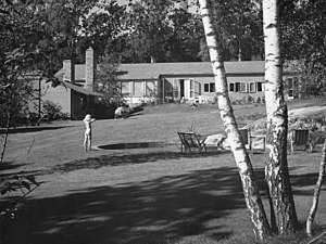 Villan och trädgården 1945.