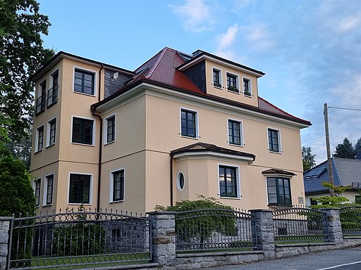 Villa Schulstraße 12