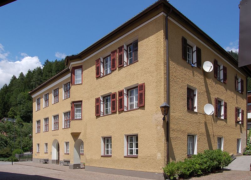 File:Volksschule Dölsach I.jpg