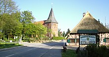 Turm der St.-Willehad-Kirche in Groß Grönau am 10. Mai 2006