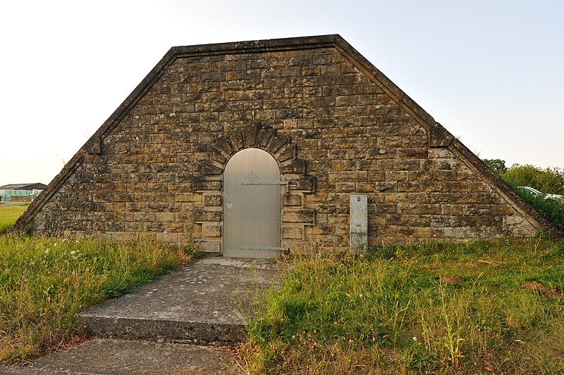 File:Waasserreservoir beim Adler Duelem.jpg