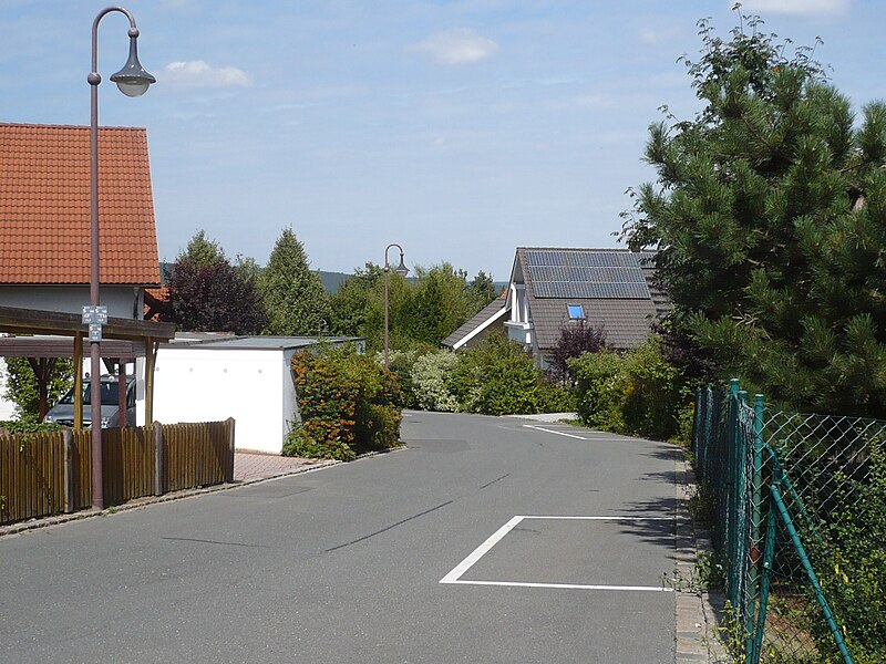 File:Wacholderweg Bayreuth.JPG