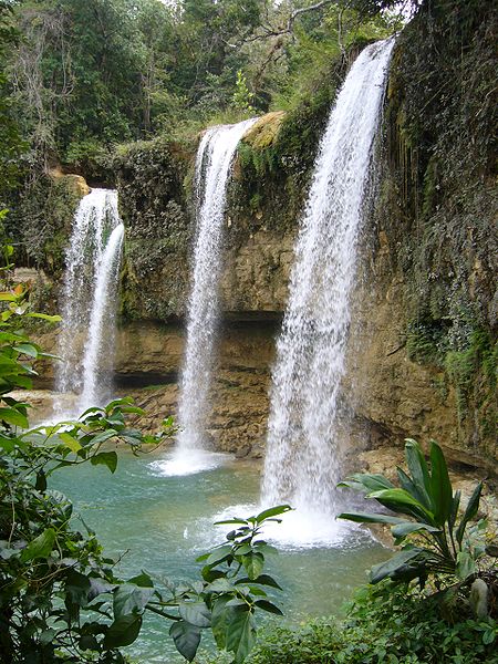 File:Wasserfälle bei Bayaguana.jpg