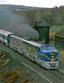 Dois PA1s da Delaware and Hudson Railway na frente de um trem especial em outubro de 1974