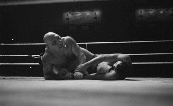 Lou Thesz tied up with Maurice "The French Angel" Tillet in 1940