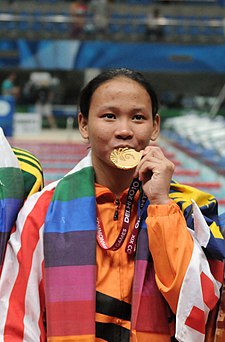 XIX Commonwealth Games-2010 Delhi Winners of (Women`s) Swimming 10M Platform Diving, Pamg Pandelela Rinong of Malaysia (Gold), Melissa Wu of Australia (Silver) and Alexandra Croak of Australia (Bronze) (cropped).jpg