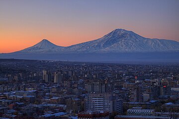 Fil:Yerevan_Armenia_with_the_backdrop_of_Mount_Ararat.JPG