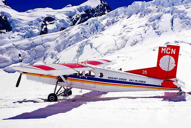 Fichier:ZK-MCN 2 Pilatus Turbo Porter Mt Cook Ski Planes Franz Joseph  Glacier 09JAN99 (6934547689).jpg — Wikipédia