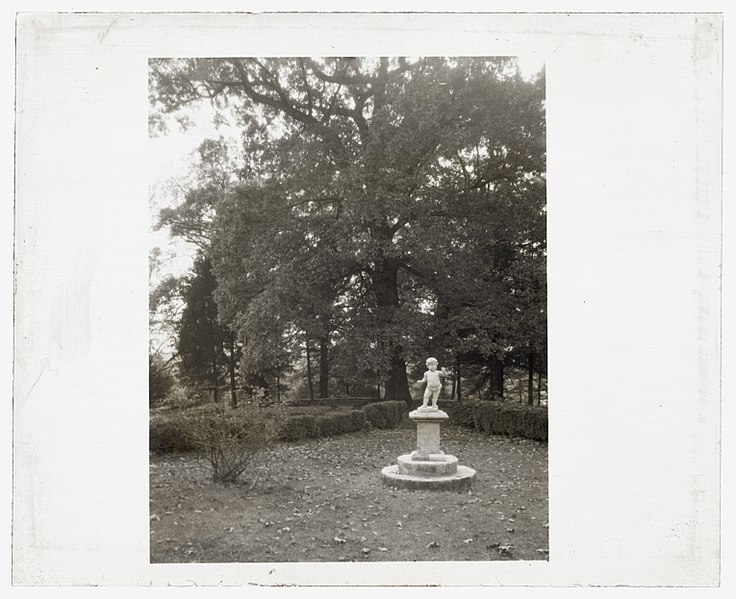 File:"Belmont," Gari Melchers house, 224 Washington Street, Fredericksburg, Virginia. Sculpture on south lawn LCCN2008680042.jpg