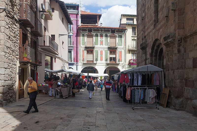 File:Á esquerda a Catedral. La Seu d'Urgell. Cataluña.jpg