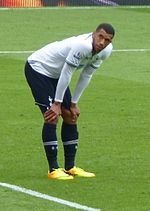 Capoue con la maglia del Tottenham nel 2013.