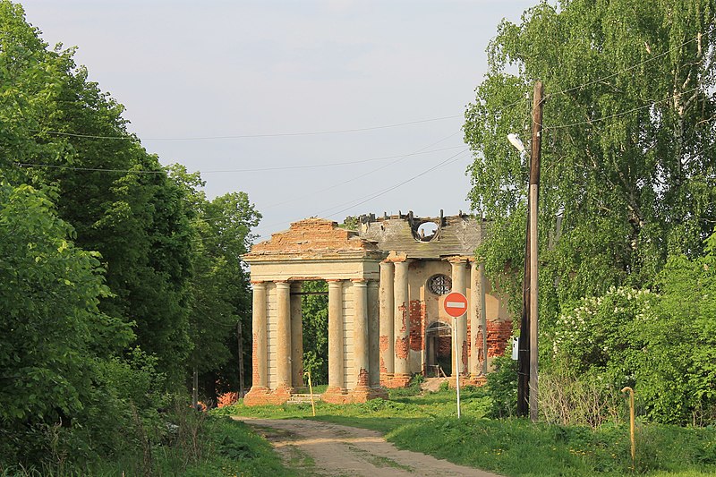 File:Звонница и церковь в усадьбе Приклонских (Рукавишниковых).jpg