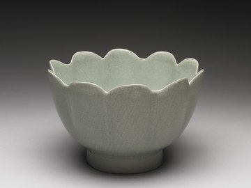 The Warming Bowl in the Shape of a Flower with Light Bluish-green Glaze, Ru ware, c. 1086 – c. 1106.