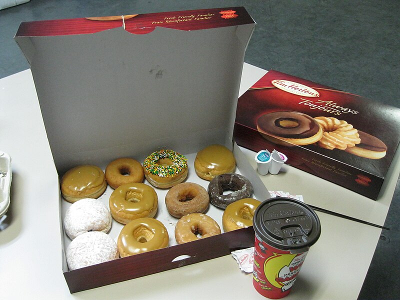 File:12 beignes Tim Hortons.jpg