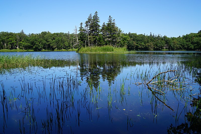 File:140829 Sanko of Shiretoko Goko Lakes Hokkaido Japan02s3.jpg