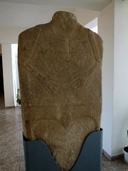 Менгир из Бая-Хаманджии, выставленный в Музее Истрии