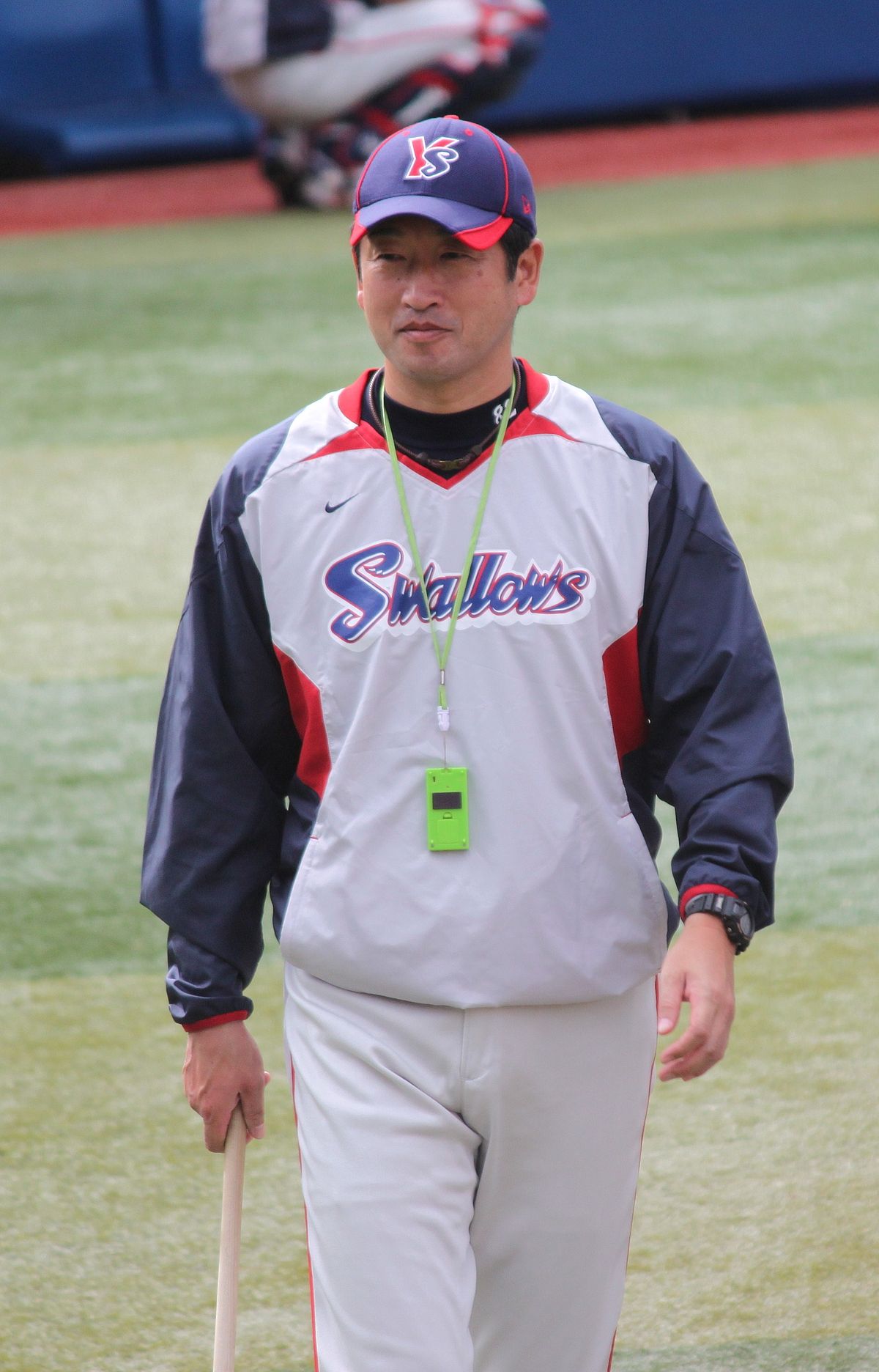 File:20111015 Shinichi Sato,coach of the Tokyo Yakult Swallows, at Yokohama  Stadium.jpg - Wikipedia