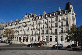 Le Grand hôtel la Cloche place Darcy.