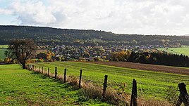 Blick vom Katzberg auf Altenhagen I, dahinter der Nesselberg