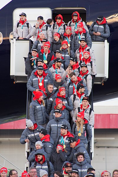 File:2018-02-26 Frankfurt Flughafen Ankunft Olympiamannschaft-5874.jpg