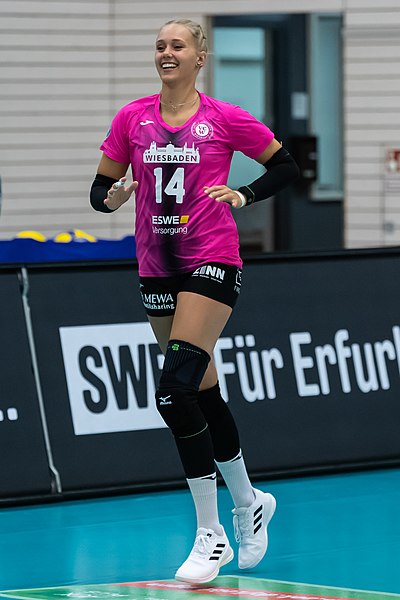 File:2020-10-31 Volleyball, 1. Bundesliga Frauen, Schwarz-Weiss Erfurt - 1. VC Wiesbaden 1DX 2736 by Stepro.jpg