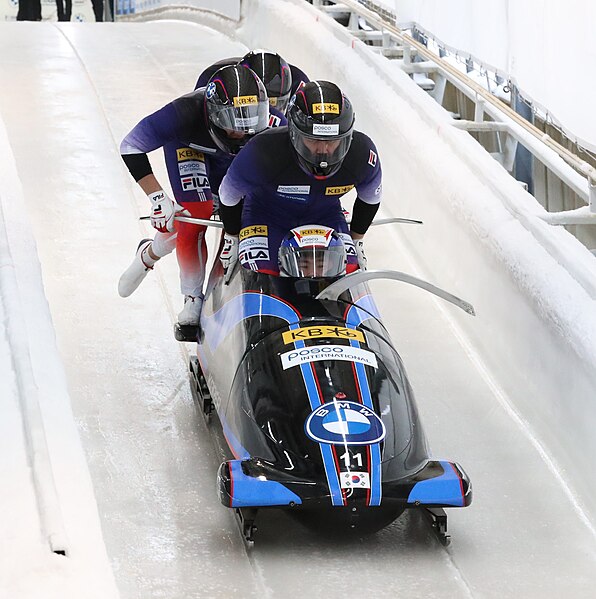 File:2021-02-13 1st run 4-man bobsleigh (Bobsleigh & Skeleton World Championships Altenberg 2021) by Sandro Halank–027.jpg