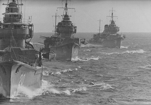 Destroyers Sagiri, Amagiri and Asagiri of the Type II of the "Fubuki"-class in exercises. The picture was taken from the Yugiri on October 16, 1941.