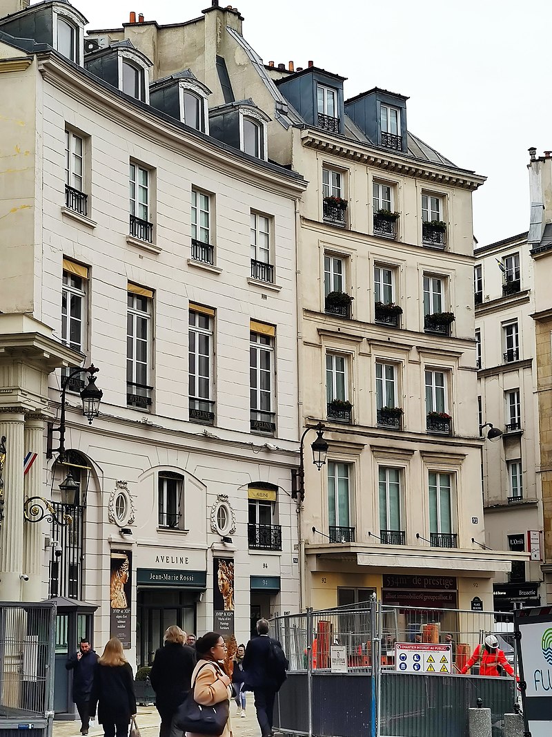 File:Rue du Faubourg-Saint-Honoré, Paris May 2006.jpg - Wikipedia